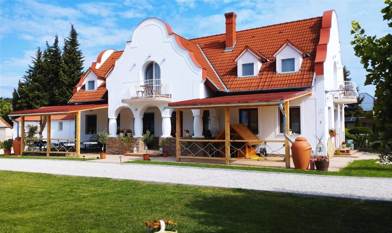 Regori Haz Hotell Balatongyörök Eksteriør bilde